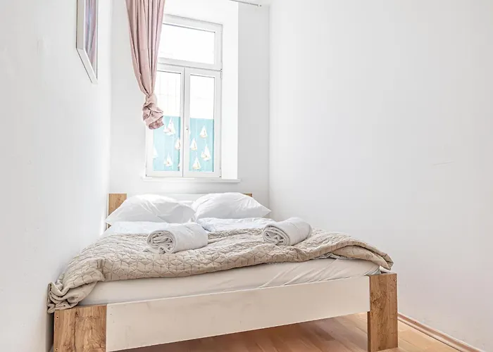 公寓 Elegant 6br Retreat Near Danube & Garden Access *