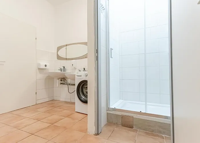 公寓 Elegant 6br Retreat Near Danube & Garden Access *