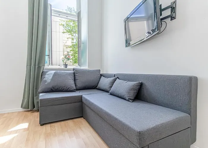 Elegant 6br Retreat Near Danube & Garden Access 公寓 维也纳
