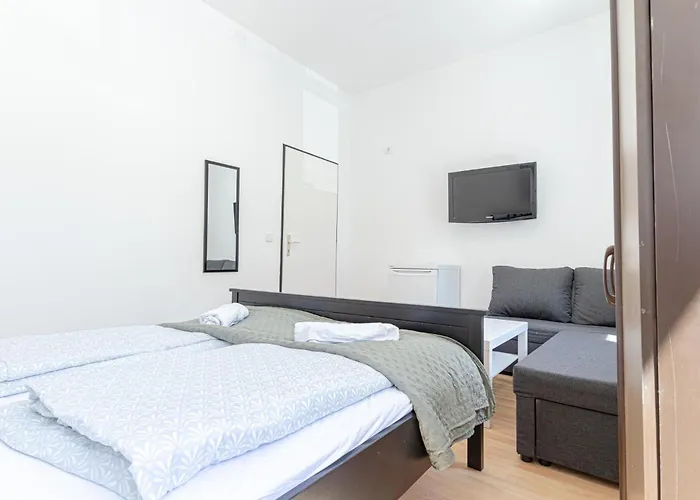 Elegant 6br Retreat Near Danube & Garden Access * 维也纳