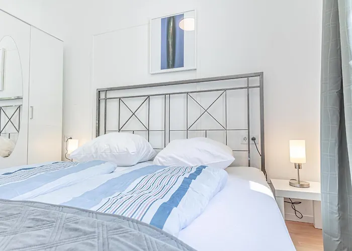 Elegant 6br Retreat Near Danube & Garden Access 公寓 维也纳