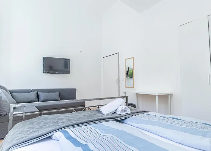 Elegant 6br Retreat Near Danube & Garden Access * 维也纳