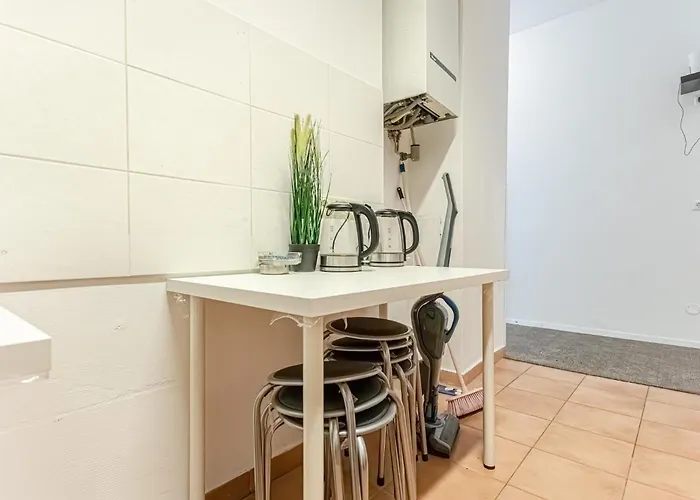 Elegant 6br Retreat Near Danube & Garden Access 维也纳