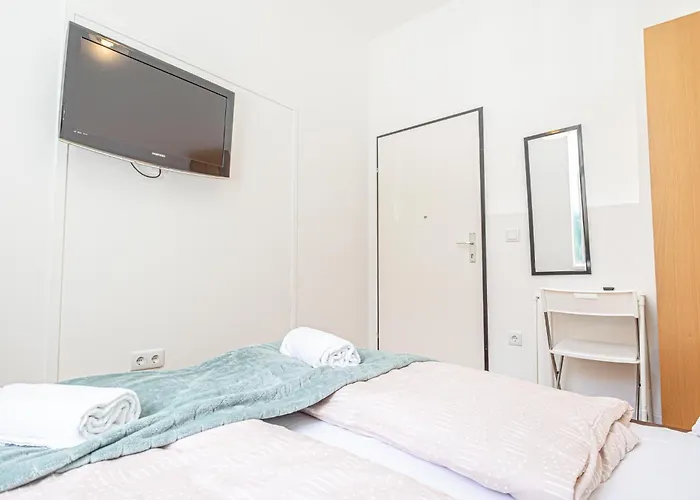 Elegant 6br Retreat Near Danube & Garden Access * 维也纳