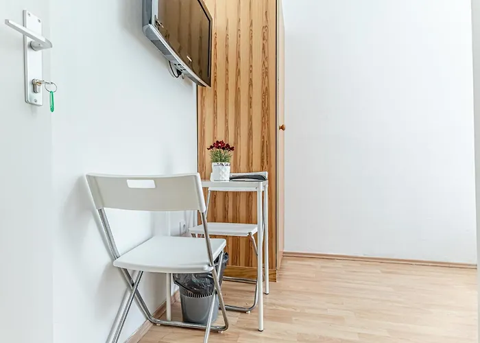 Elegant 6br Retreat Near Danube & Garden Access 维也纳